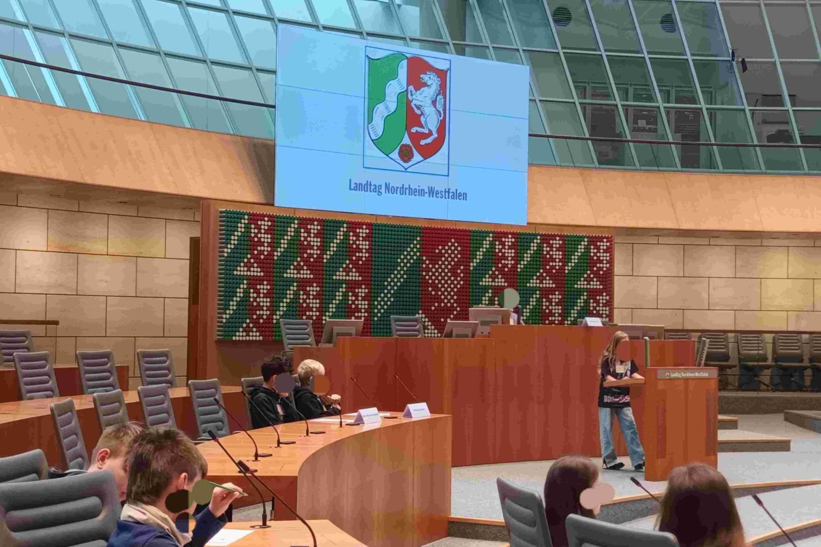 EGS Troisdorf_Schulsozialarbeit_Ausflug Landtag (02)