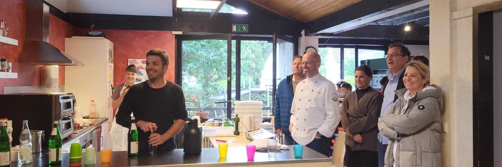 Gäste aus Politik, Verwaltung und Kirche besuchen das Haus der Jugend in Königswinter