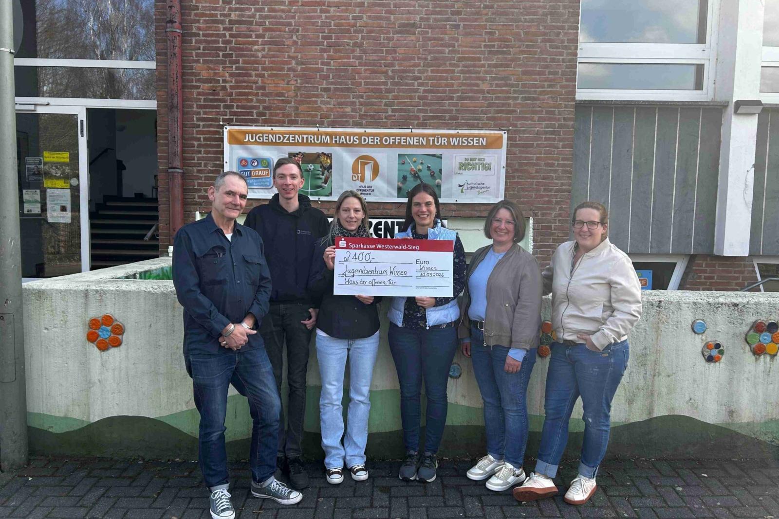 OT Wissen_Spendenübergabe_Glühweinverkauf