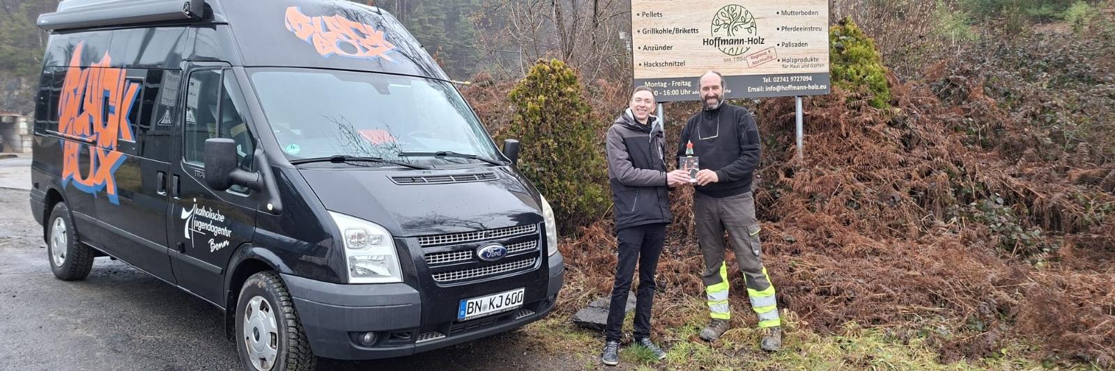 Streetwork Wissen_Spendenübergabe_Weihnachtsbaumverkauf