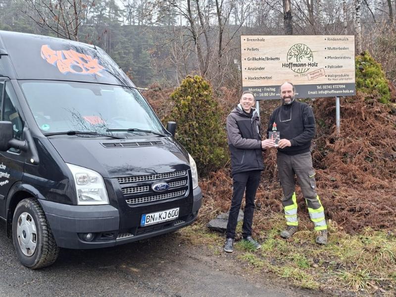 Streetwork Wissen_Spendenübergabe_Weihnachtsbaumverkauf