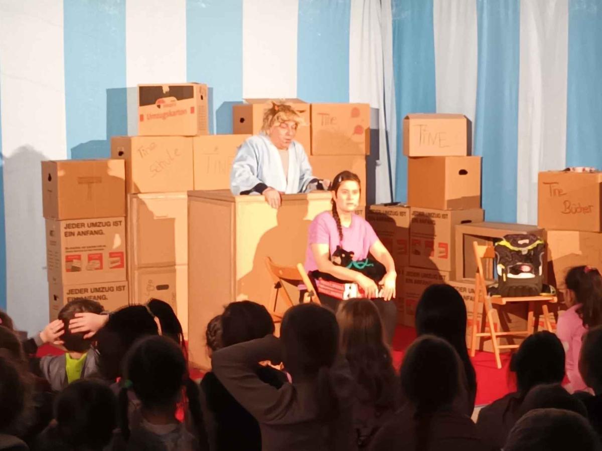 Theaterstueck_Ganz_schoen_bloed_EGS_unterm_Regenbogen (04)