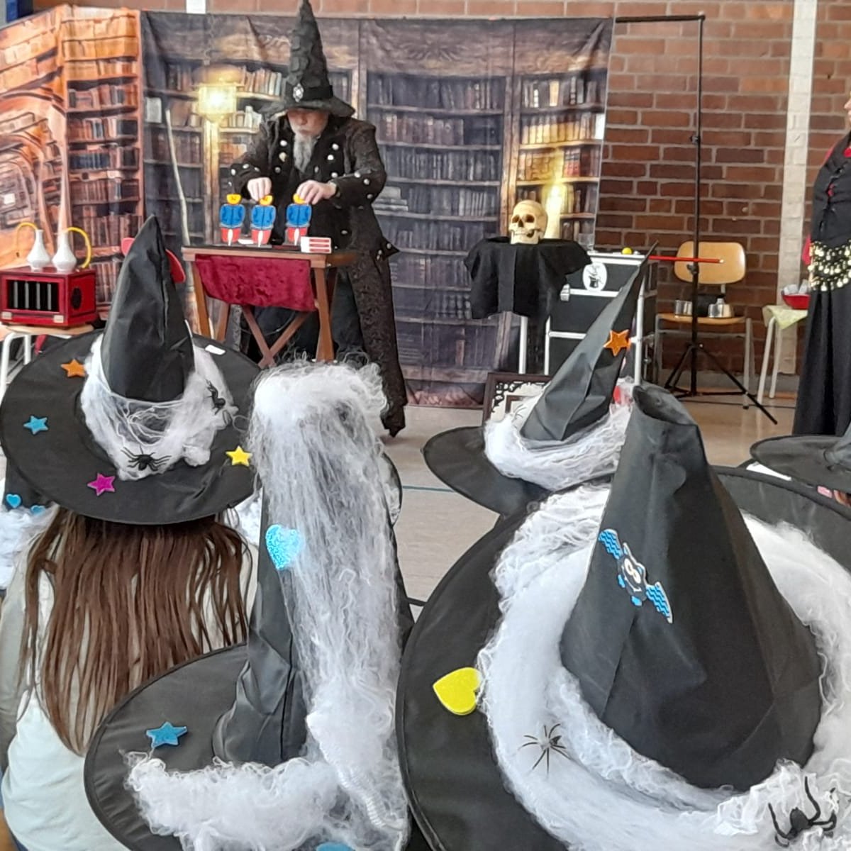Hexentanz und Firlefanz (4/12) - Osterferien 2022 (c) OGS Sebastian-Schule