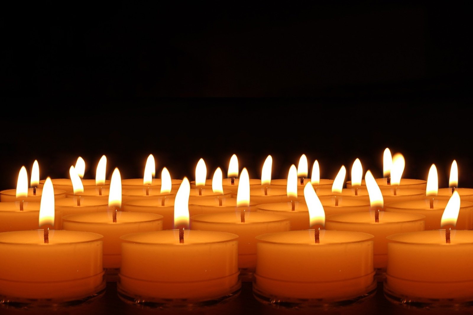 candles-492171_1920